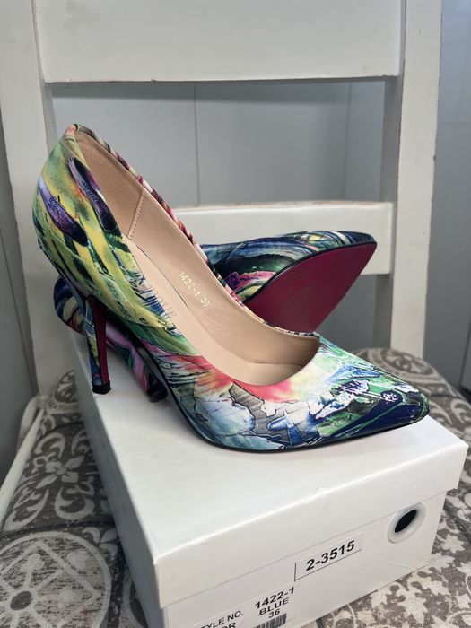 Дамски обувки на ток по 20 лв.