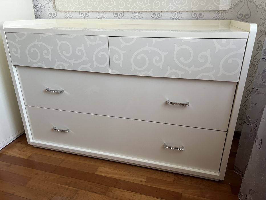 Диван. Шкаф. Комод.