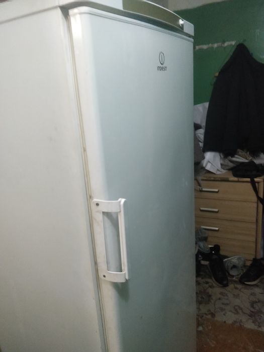 Холодильник indesit