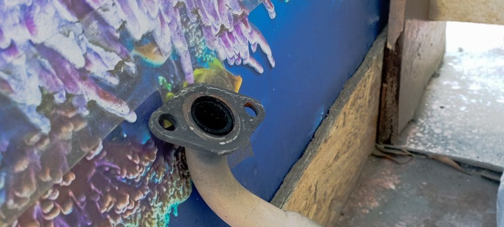 Продам задний багажник .Труба выхлопная.