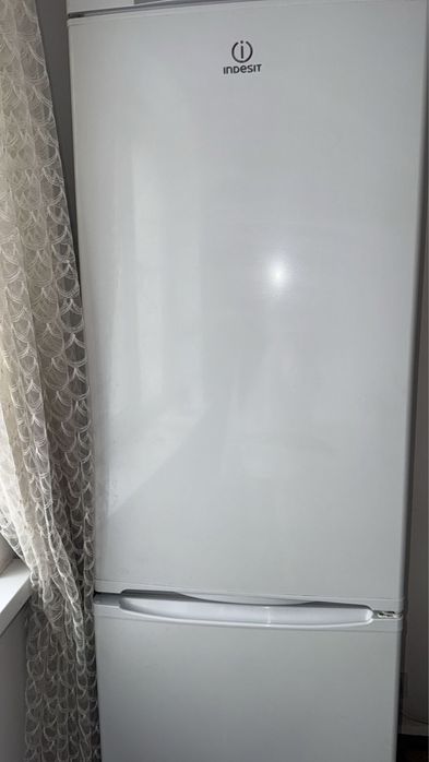 Холодильник на запчасти indesit