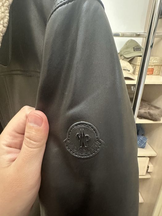 продам кожанную куртку Moncler