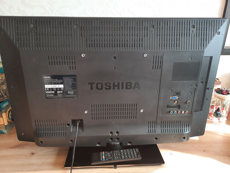 Продавам тв TOSHIBA 32 инча