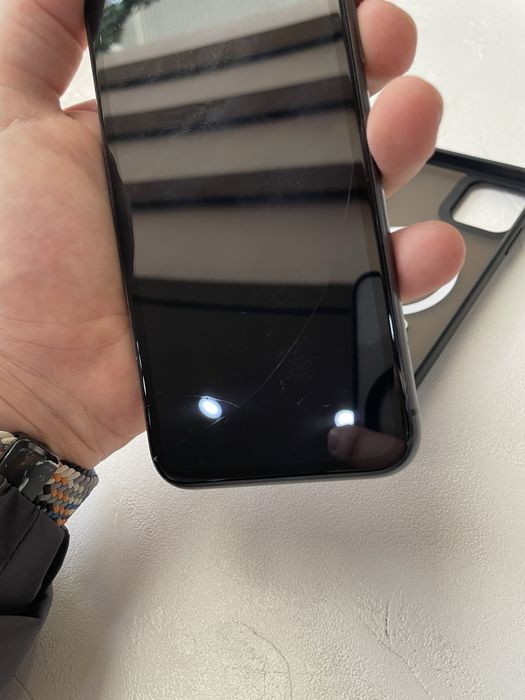 iPhone 11 64 Gb Black с косяками