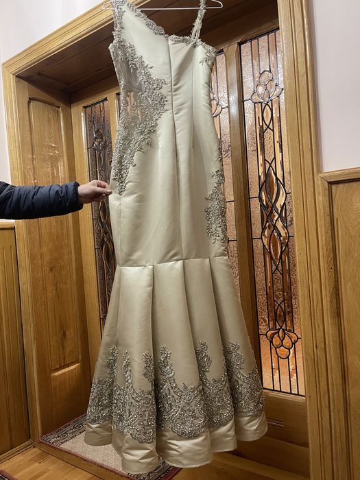 Rochie lunga cusuta manual