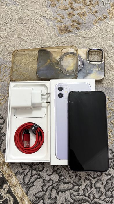 Продам Iphone 11 (64 Гб)