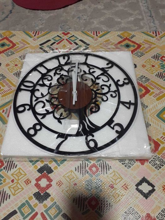 Элегантные настенные часы