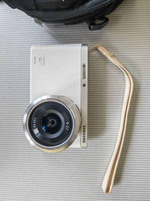 Samsung NX Mini 20.5MP  Digital Camera With 9-27mm Lens WiFI NFC