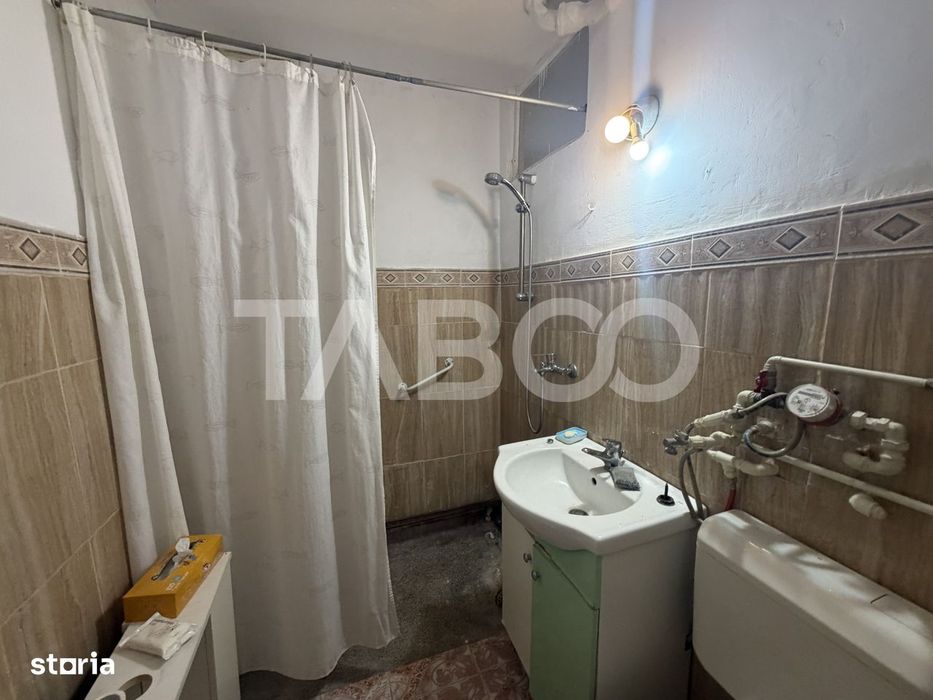 Apartament 2 camere decomandat parter gradina zona Negoiu