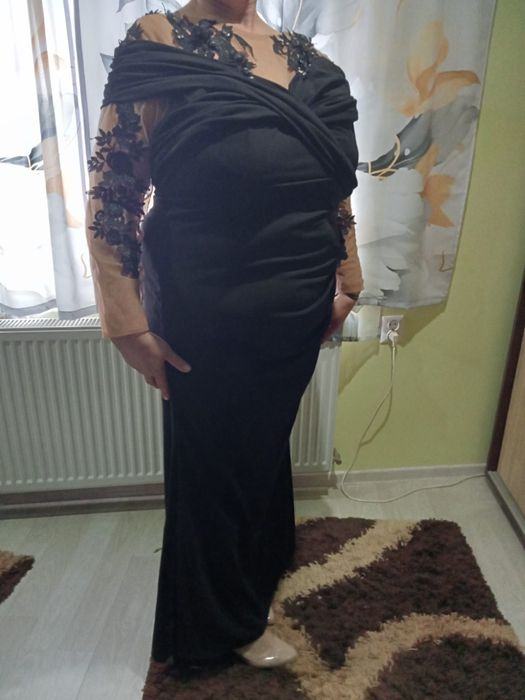 Rochie neagra marime 50-52 nu e purtată niciodată
