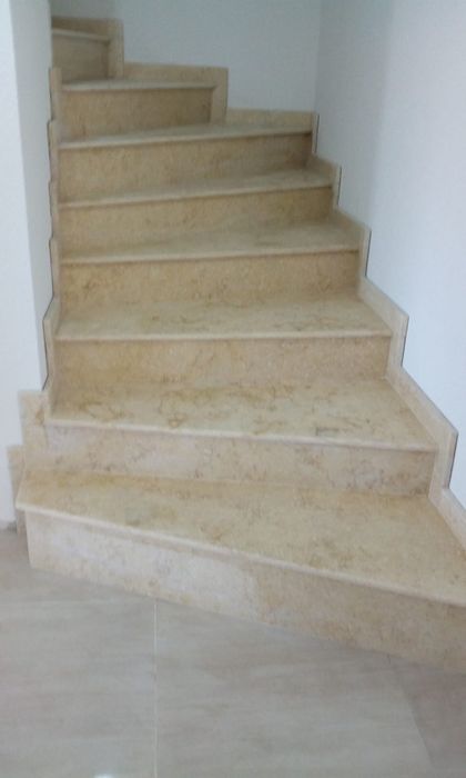 Scari (trepte si contratrepte) marmura 2 cm
