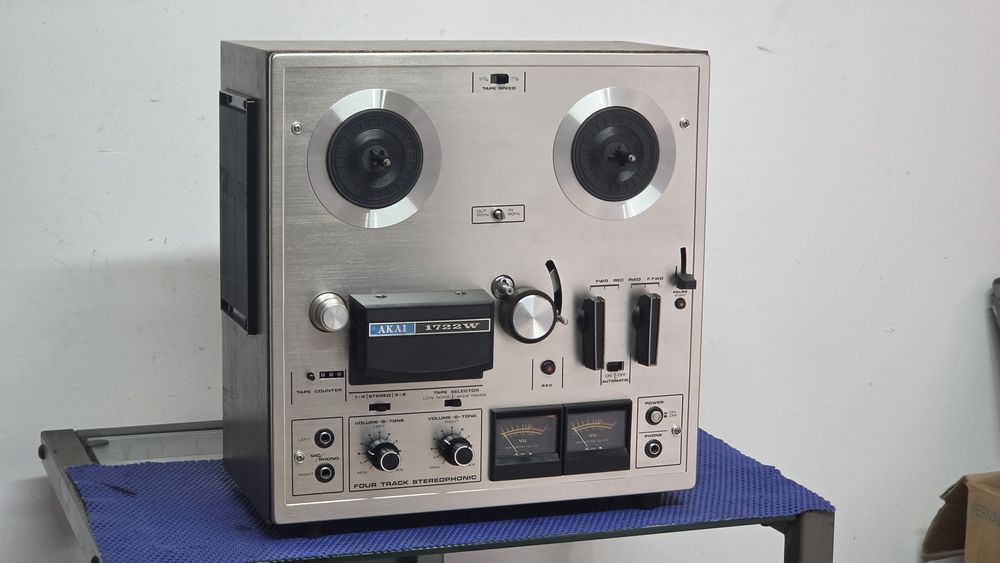 Magnetofon Akai 1722W cu amplificare proprie