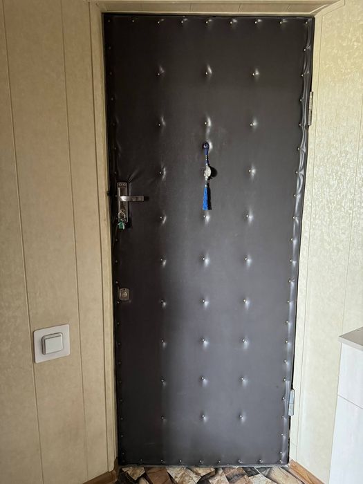 Продам железную дверь