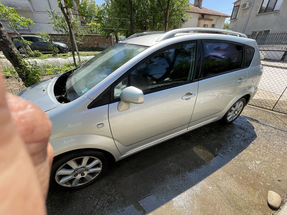 Тойота Корола Версо на части