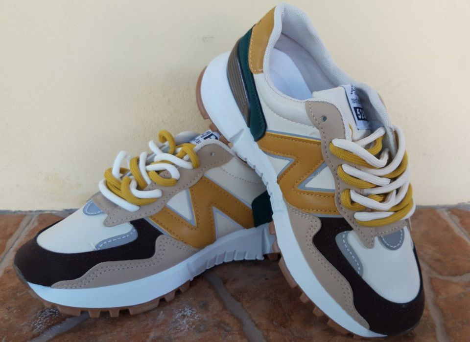 Продаю женские кроссовки размеры имеется