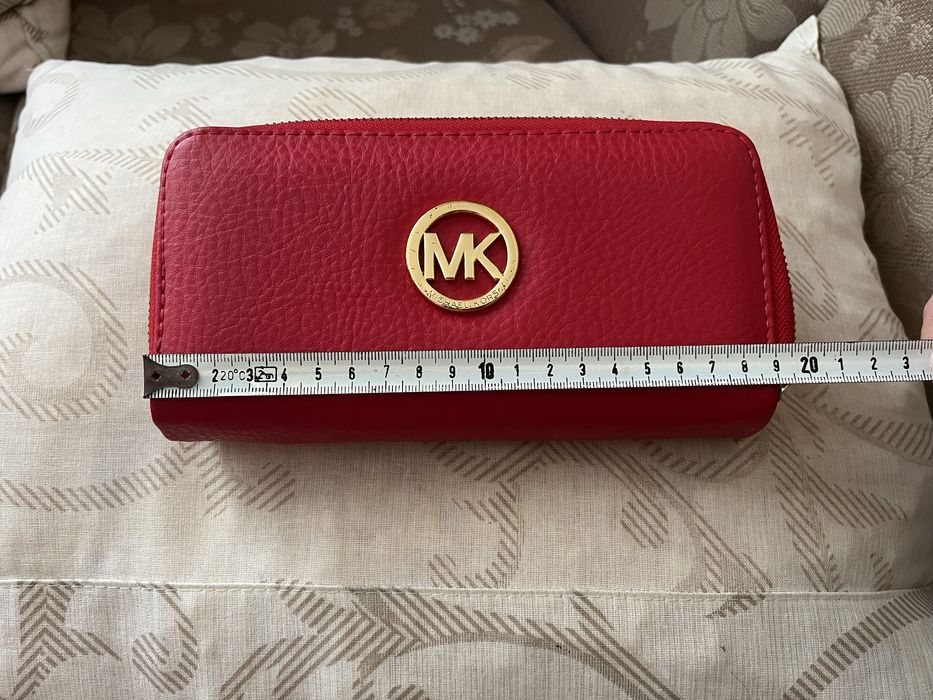 Малиново червено дамско портмоне Michael Kors