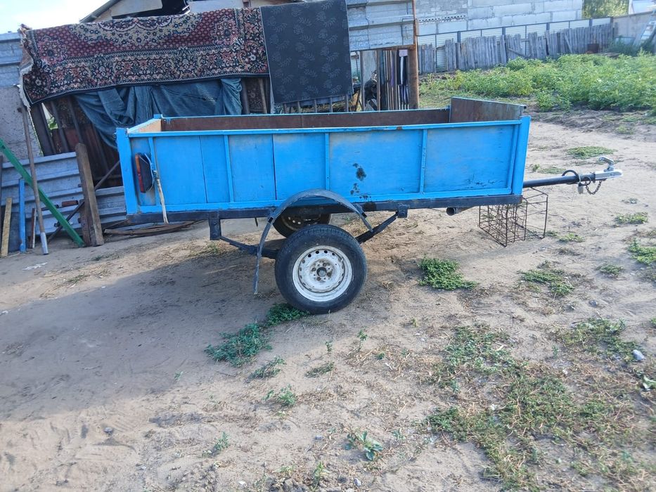 Продам прицеп синий