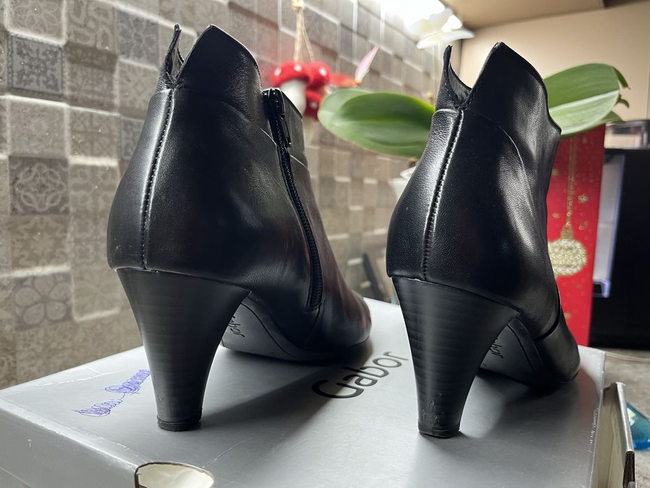 Ghete piele naturala neagra ,Gabor ,37