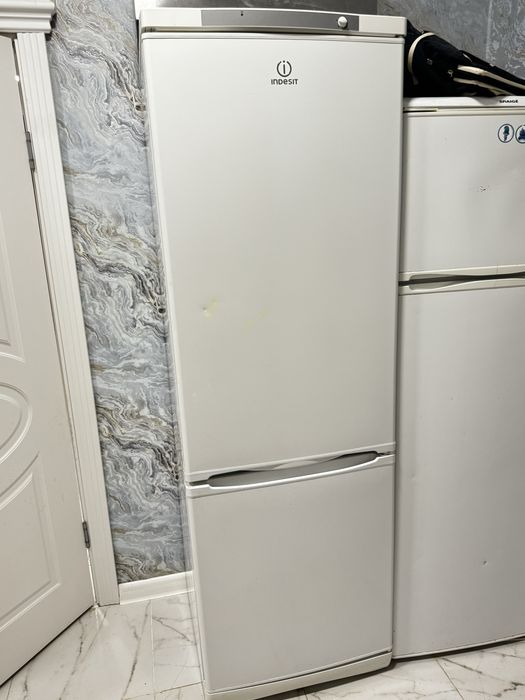 Холодильник INDESIT