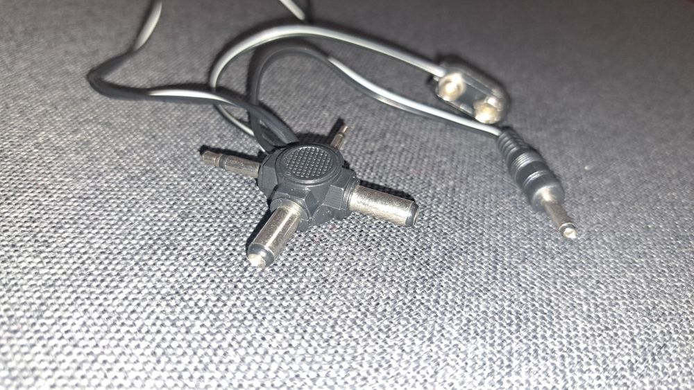 Alimentator universal AC/DC