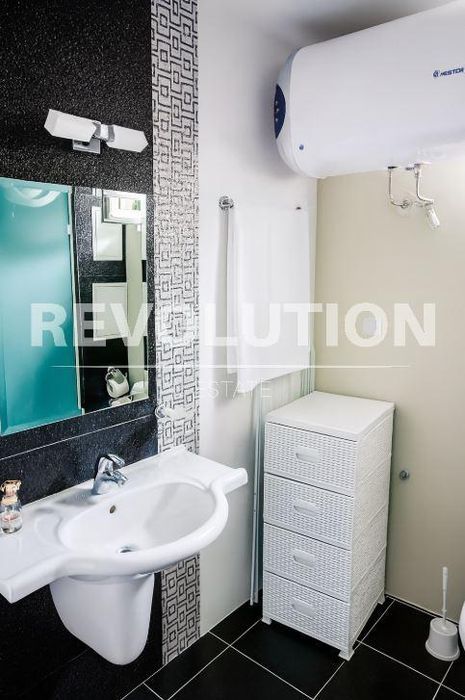 Дава се под наем Двустаен апартамент в к.к. Св.Св. Константин и Елена - 66 кв.м за 575 € - Снимка #6