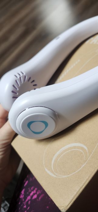 Ventilator portabil pentru gat
Am desigilat cutia pentru a realiza fotografii cu continutul din interior.