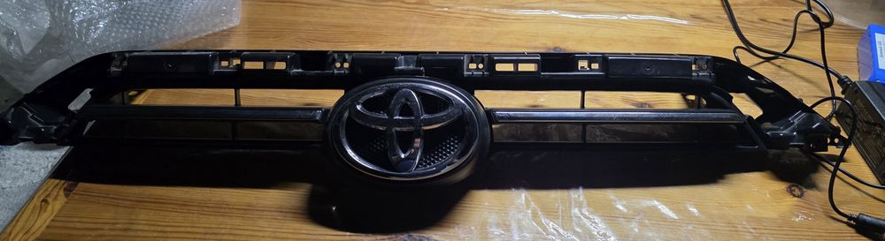 Передняя решетка на тойота 4runner. 2010г- 2024гг