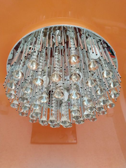 Продам люстру