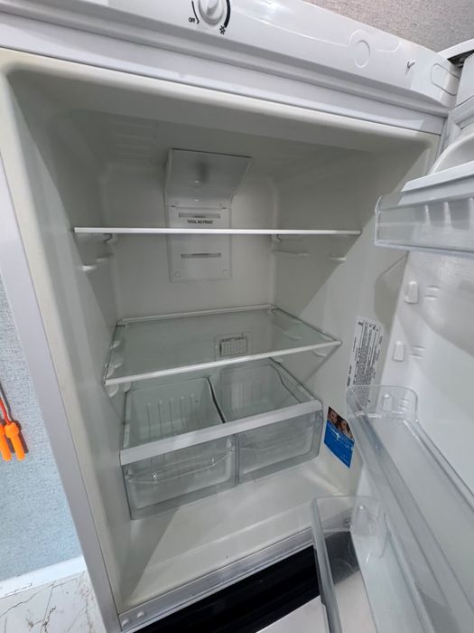 Продам холодильник Indesit