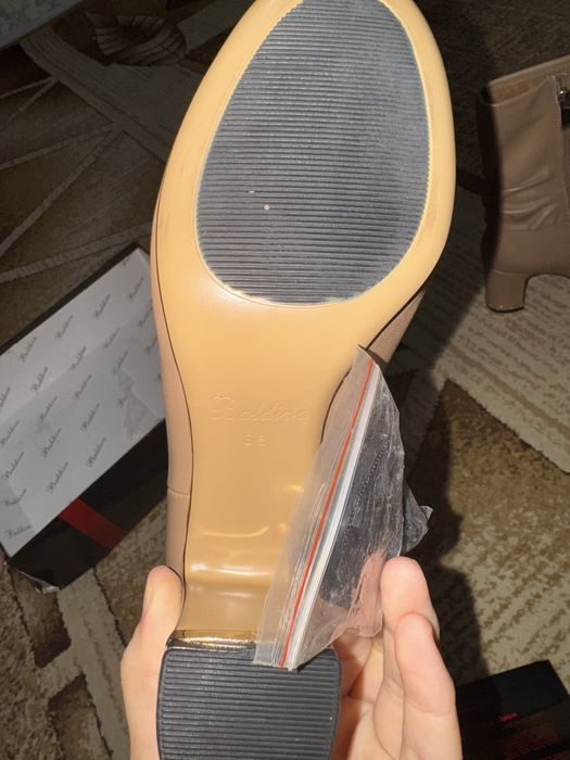 Новые женские ботинки