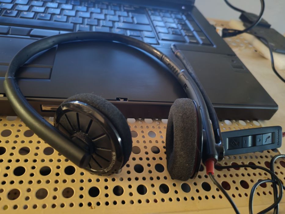 Căști, cu fir sau Bluetooth, Diferite Modele, Funcți