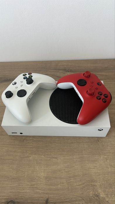 Xbox Series S 512 gb + doua manete. Ca nou
