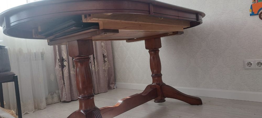 Стол для гостиной