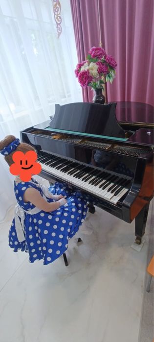 Продам платье на 5-6 лет