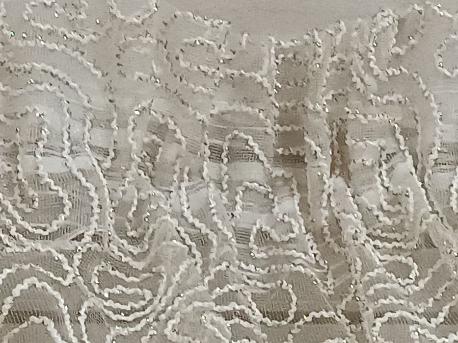 Продам тюль бежевая