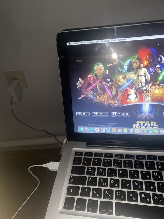 Продам макбук 2008 года алюминивый