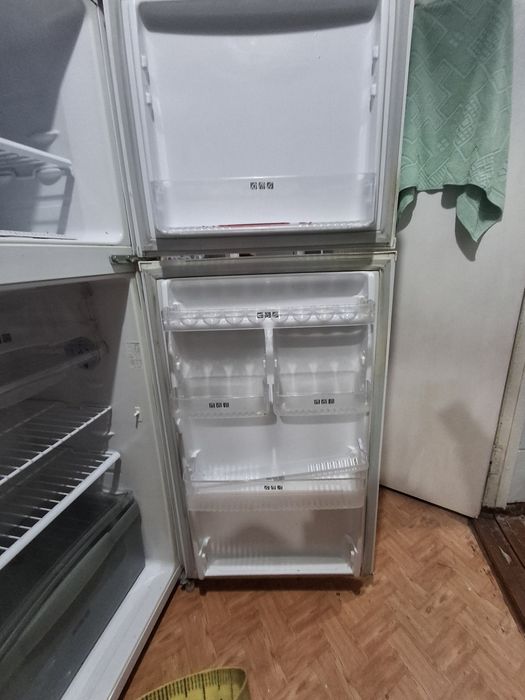 Холодильник отдам даром