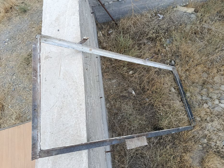 Металически двер