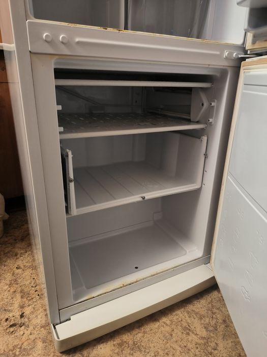 Продам хороший холодильник