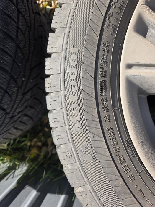 Продам шины ,зима 215 65 R16 C