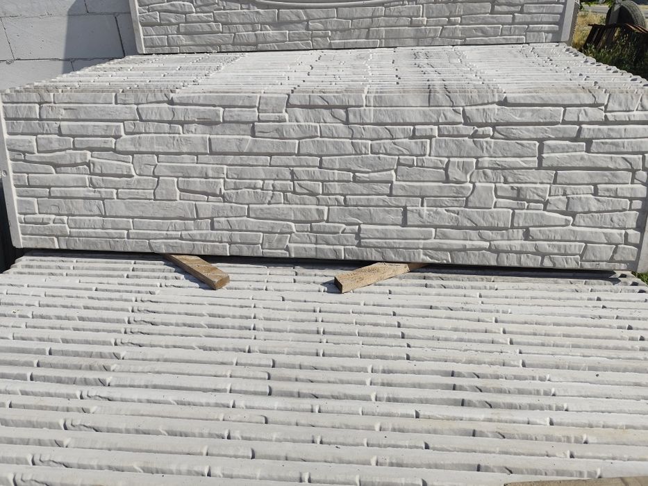 Vând gard din beton