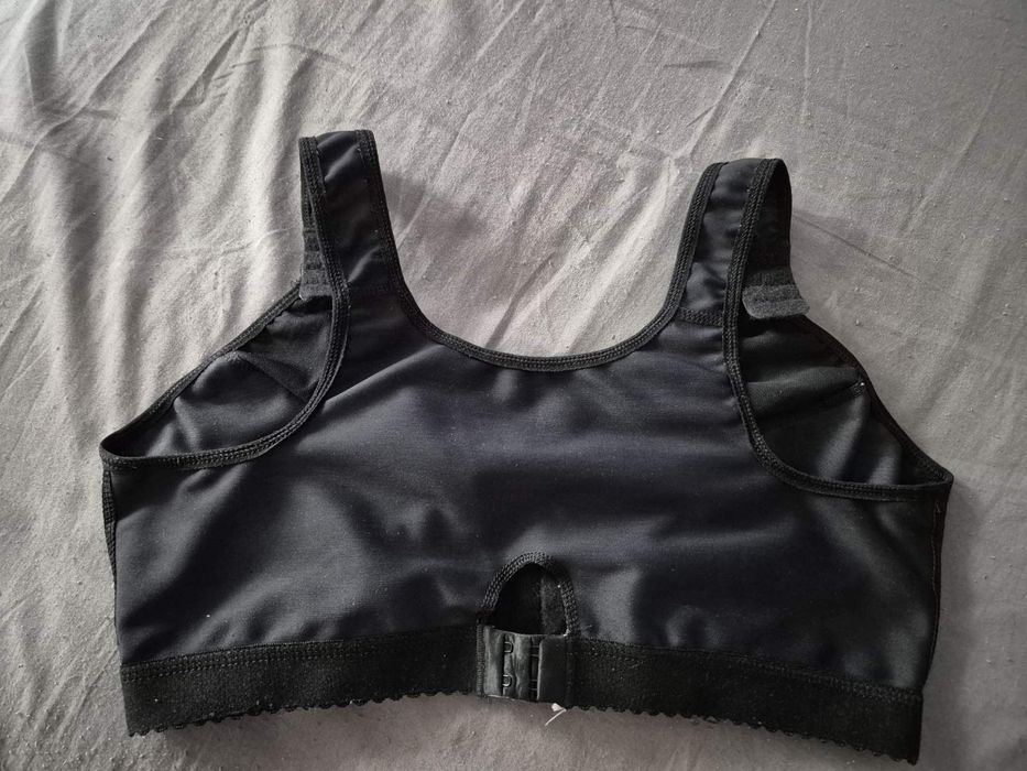 След оперативен, компресивен сутиен