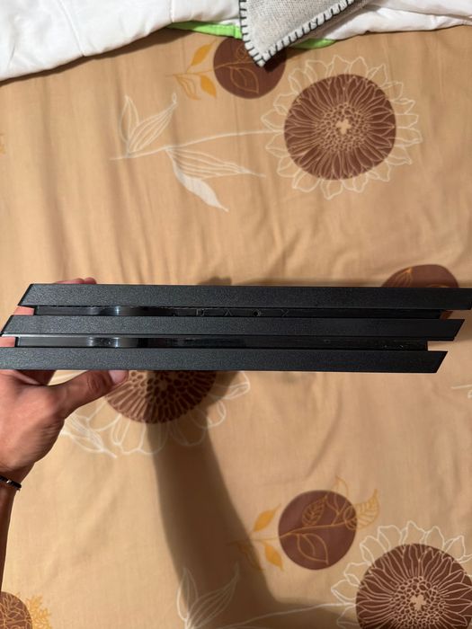 Продавам PS4pro и игри в комплект при интерес цената може да се свали