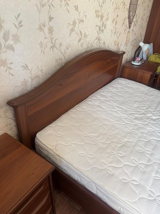 Кровать с тумбочками