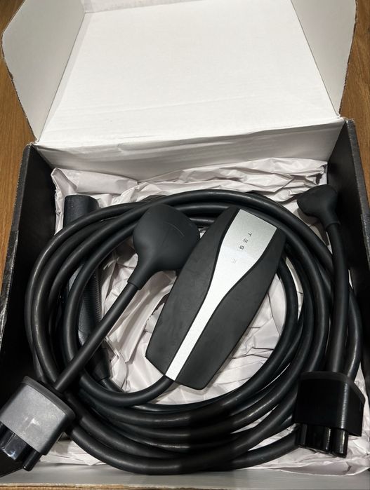 Mobile connector Tesla заряд