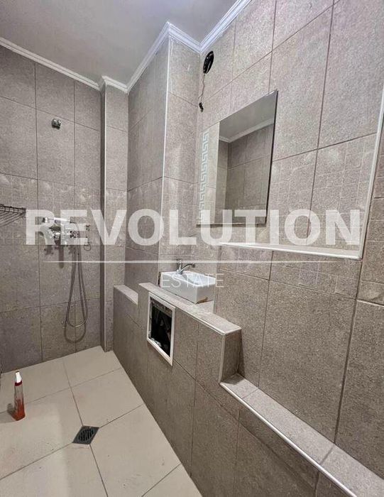 Дава се под наем Къща в Варна, Център - 200 кв.м за 1000 € - Снимка #11