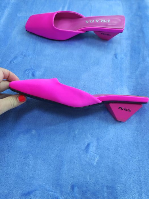 Продам новые босоножки