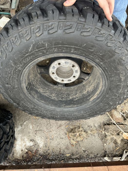 Продам диски с шинами комплект