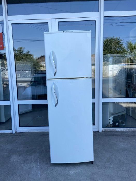 Продам рабочий холодильник LG