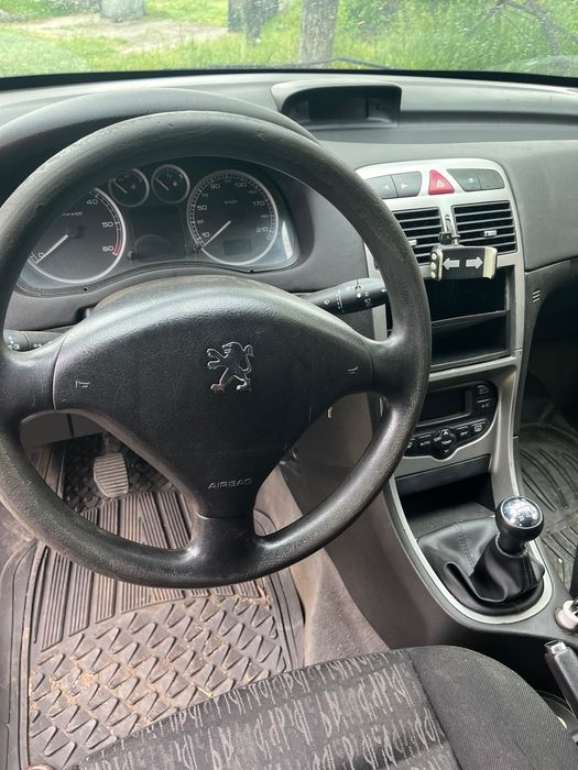Продавам Peugeot 307 комби, 2.0 HDI дизел, на части. Налични са много здрави и работещи
